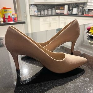 Dream Pairs. Heels. Nude/Suede. Size 7 US